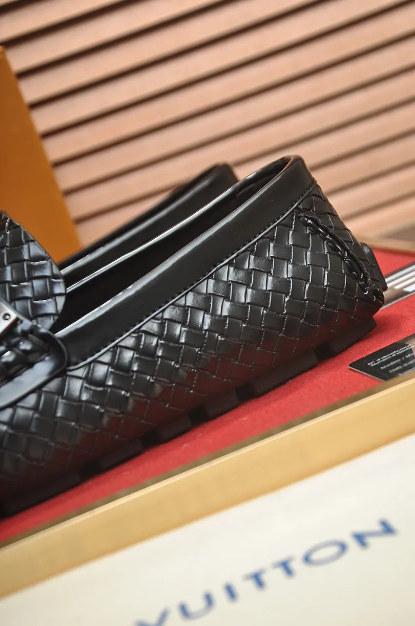 Men's men's shoes💰460💶 [LV Doudou shoes] (water-dyed cowhide lining) new model is on the market, available on the official website. The new Doudou shoes are processed into single-color materials, and the uppers are made of imported woven cowhide material. The body of the shoe is fully hemmed with mark thread, and is lined with imported original cowhide leather. The elegant shoe shape is super suitable for all-matching, and the size is 38-44.